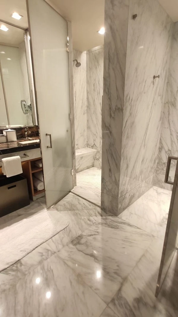 Calacatta Apuano Marble Bathroom Tiles